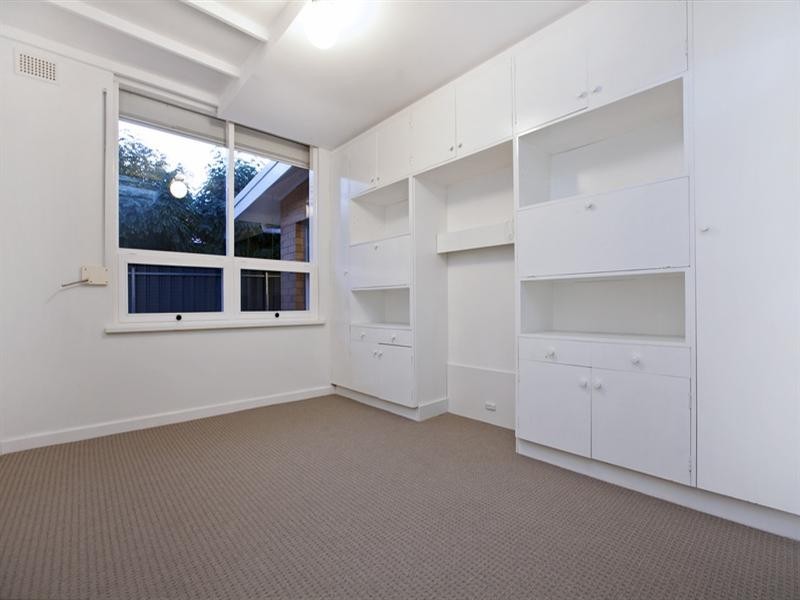 5 Eyre Crescent, Valley View SA 5093