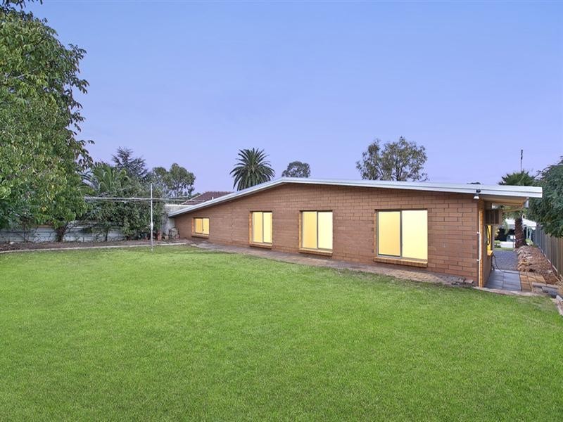 5 Eyre Crescent, Valley View SA 5093