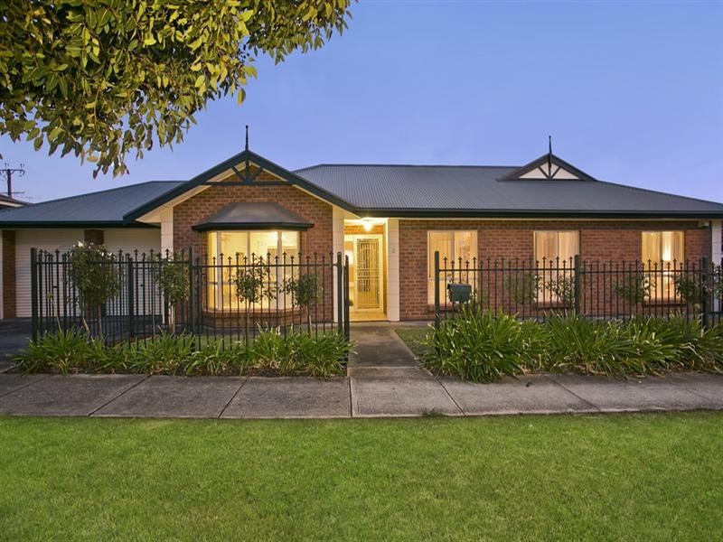 2 Leron Avenue, Enfield SA 5085