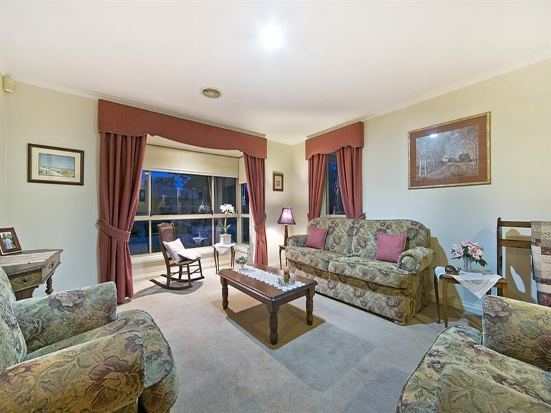 8 Saltram Parade, Oakden SA 5086