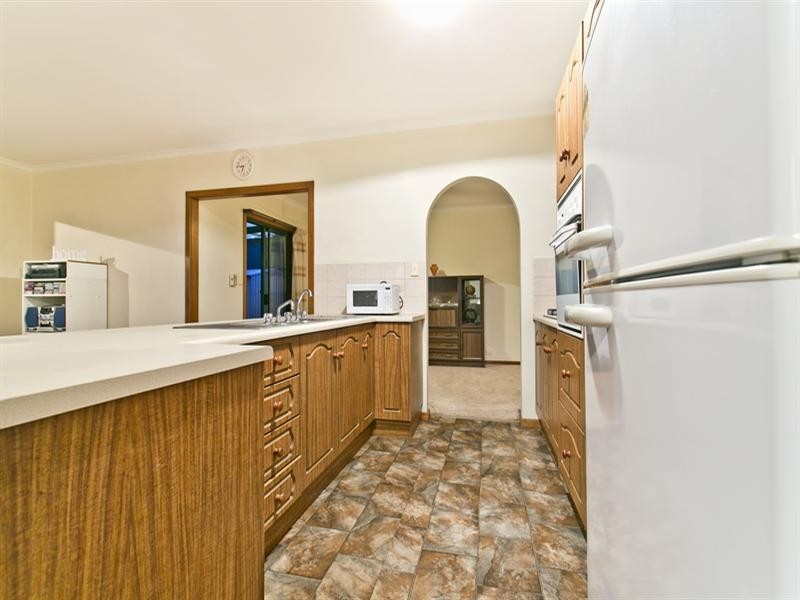 2 Ayredale Avenue, Clearview SA 5085