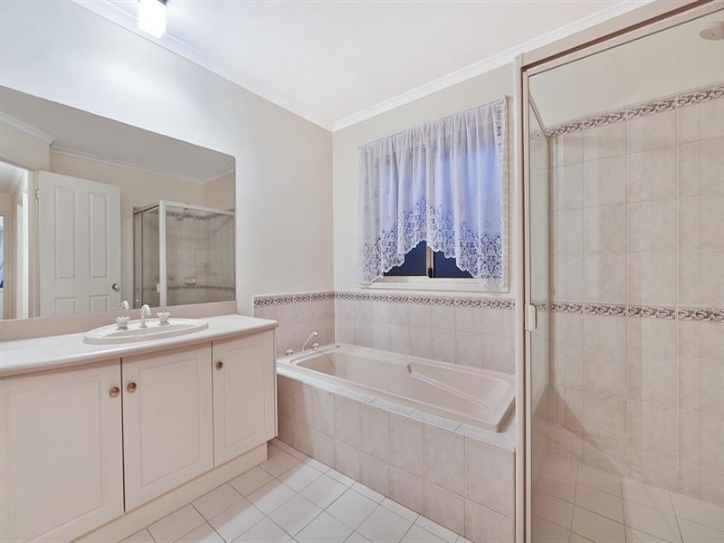 33 Victoria Drive, Oakden SA 5086