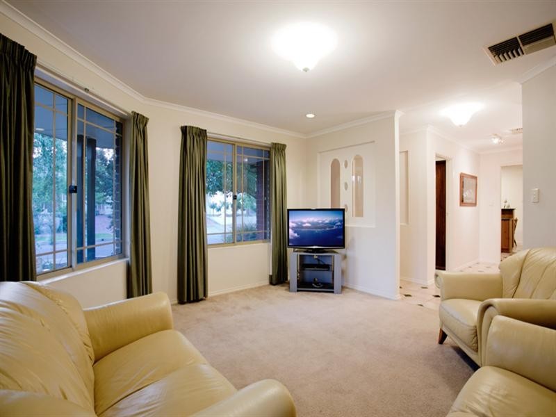 1 Farnborough Street, Oakden SA 5086