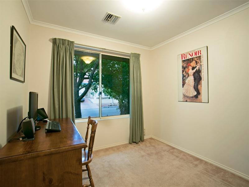 1 Farnborough Street, Oakden SA 5086