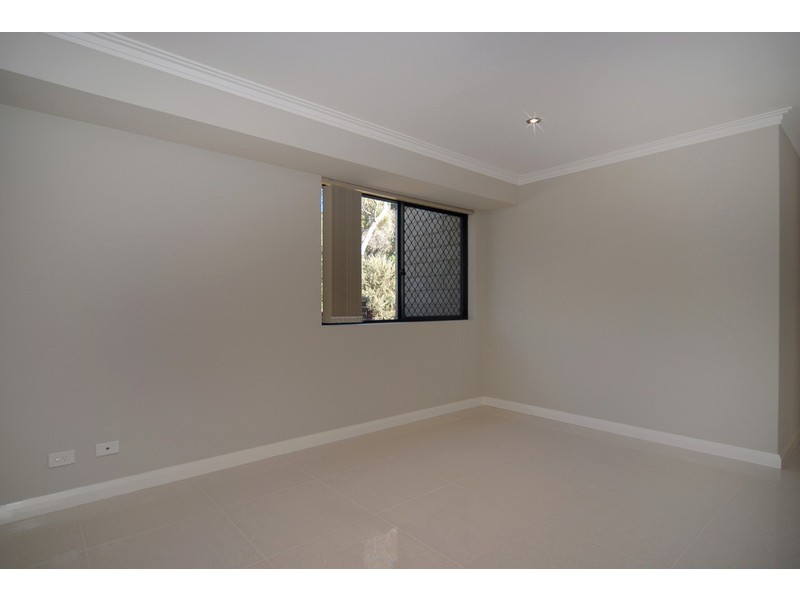 10 Birchgrove Court, Bibra Lake WA 6163