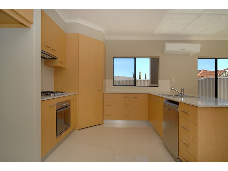 8 Birchgrove Court, Bibra Lake WA 6163