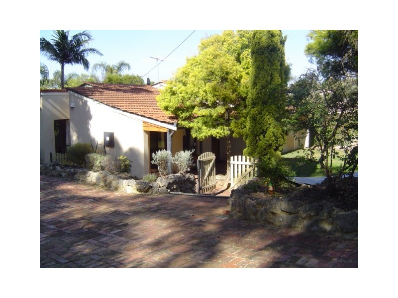 16 Barclay Road, Kardinya WA 6163