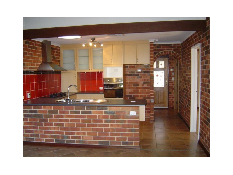 16 Barclay Road, Kardinya WA 6163