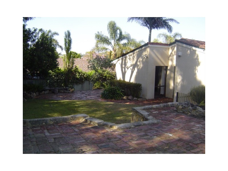 16 Barclay Road, Kardinya WA 6163