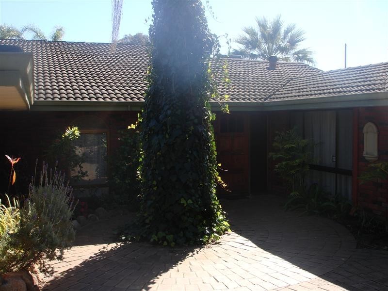 13 WINCHESTER Way, Leeming WA 6149