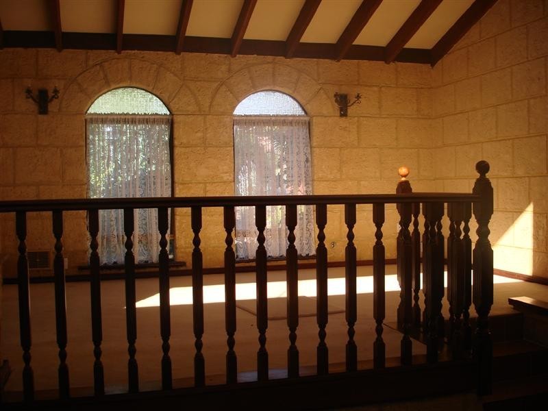 13 WINCHESTER Way, Leeming WA 6149