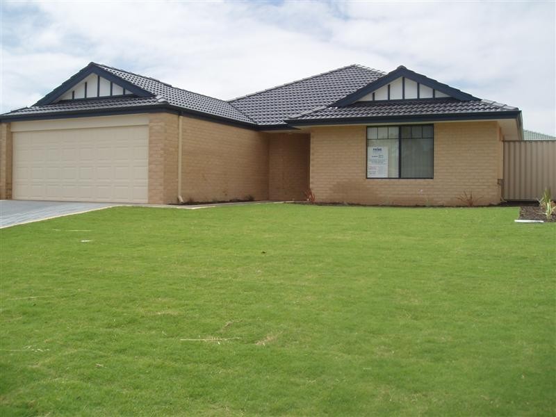 16 BERRY Way, Bertram WA 6167