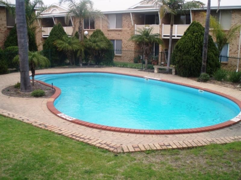 19/2 Pinewood Avenue, Kardinya WA 6163