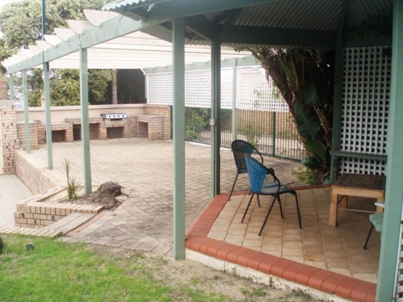 19/2 Pinewood Avenue, Kardinya WA 6163