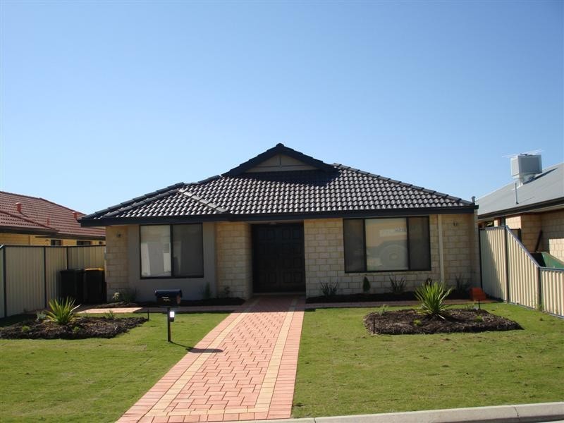 3 SWEETWATER Bend, Success WA 6164