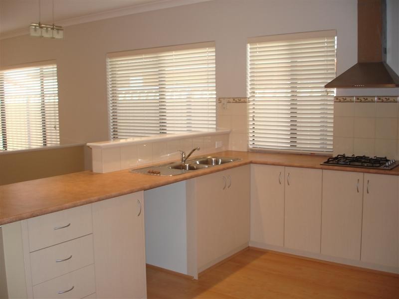 3 SWEETWATER Bend, Success WA 6164