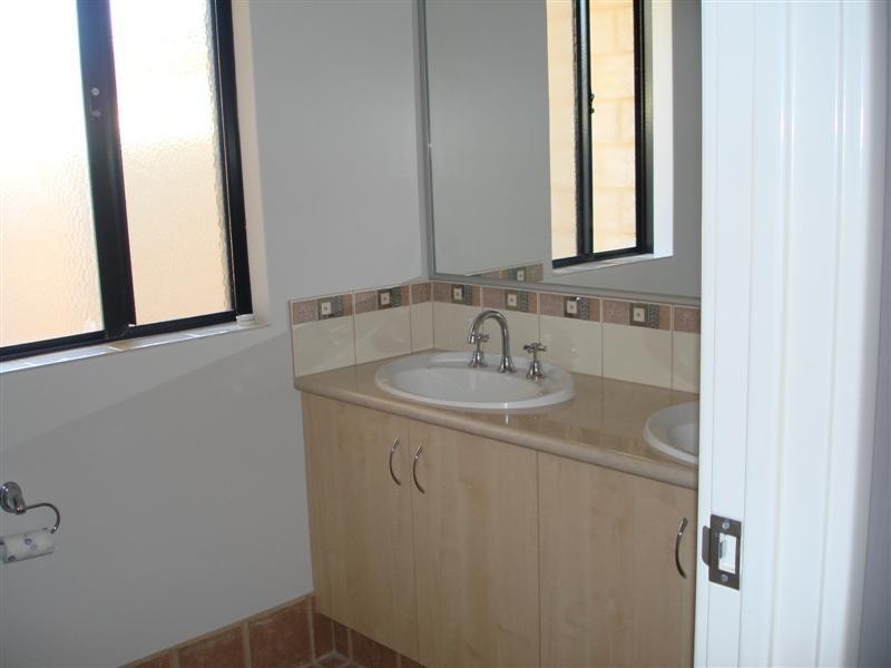 3 SWEETWATER Bend, Success WA 6164