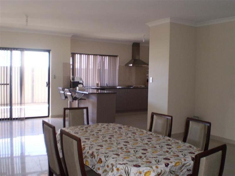 8 Weymouth Pass, Aubin Grove WA 6164