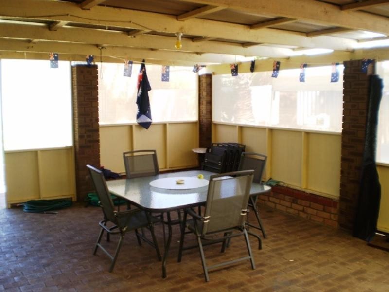 4 Colonial Drive, Bibra Lake WA 6163