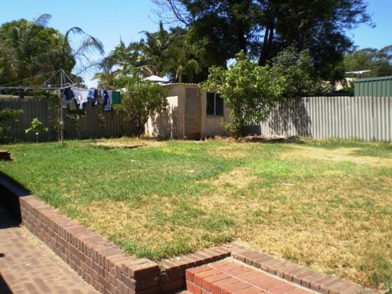 4 Colonial Drive, Bibra Lake WA 6163