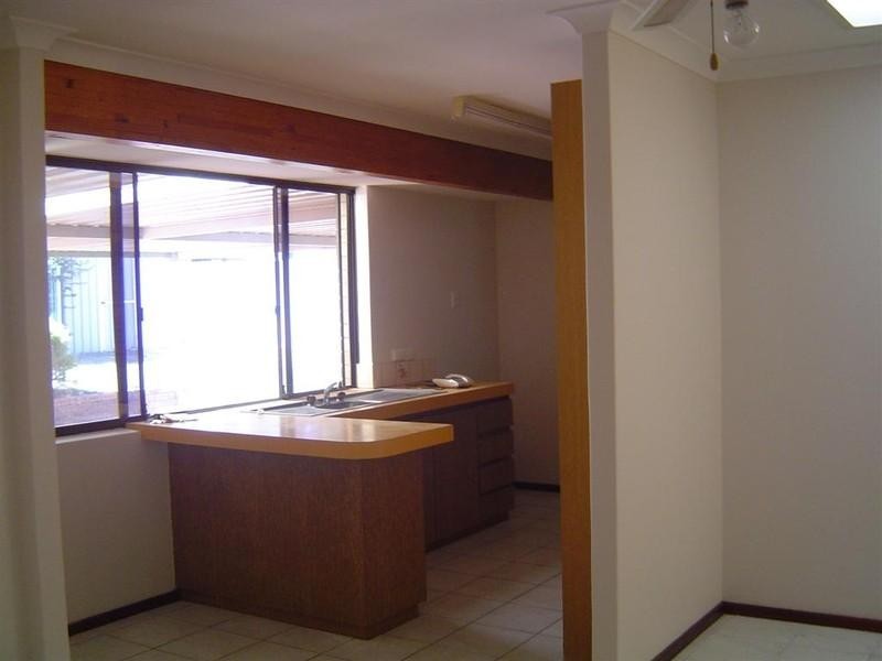 14 Dotterel Way, Yangebup WA 6164