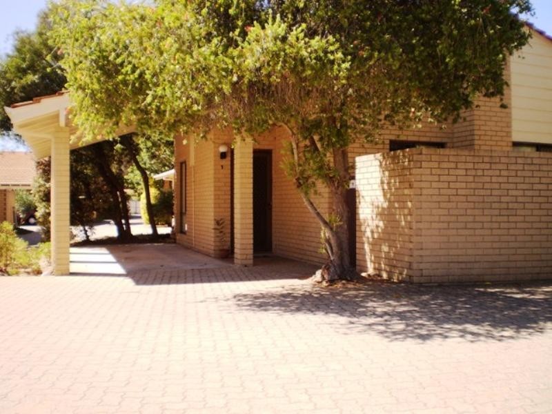 1/90 Gilbertson Road, Kardinya WA 6163