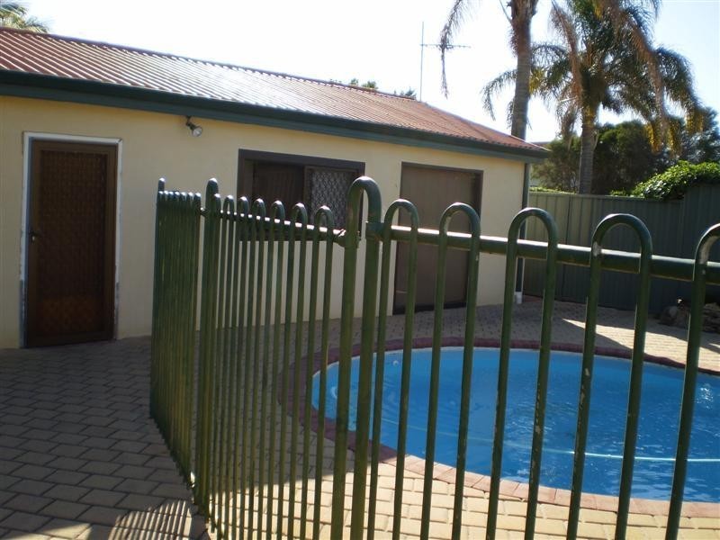 5 FLINDERS Crescent, Bull Creek WA 6149