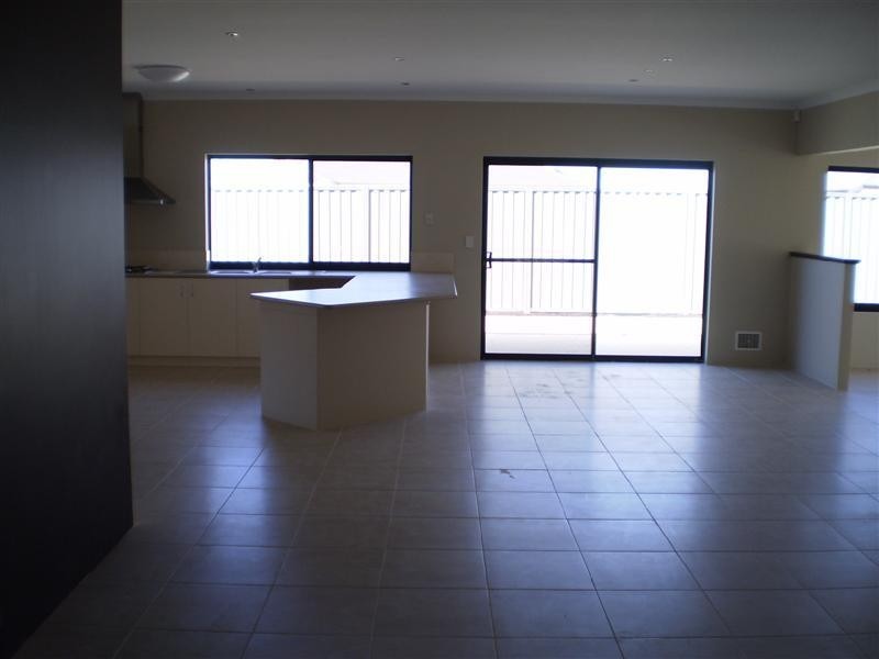 1 LOWELL Terrace, Piara Waters WA 6112