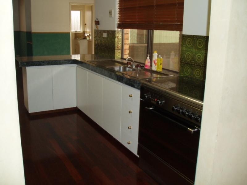 14 Anglesey Drive, Kardinya WA 6163