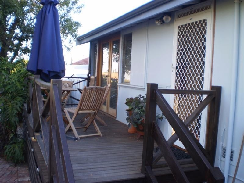 6 HOOD Street, Hamilton Hill WA 6163