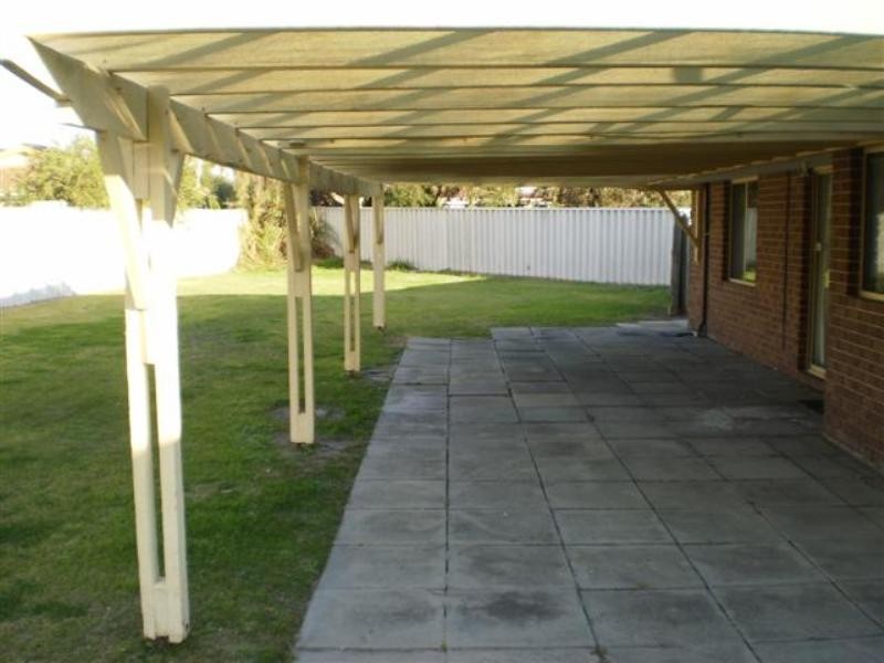 16 Eppalock Grove, South Lake WA 6164