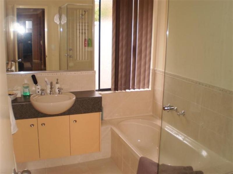 5 DENNIS Way, Canning Vale WA 6155