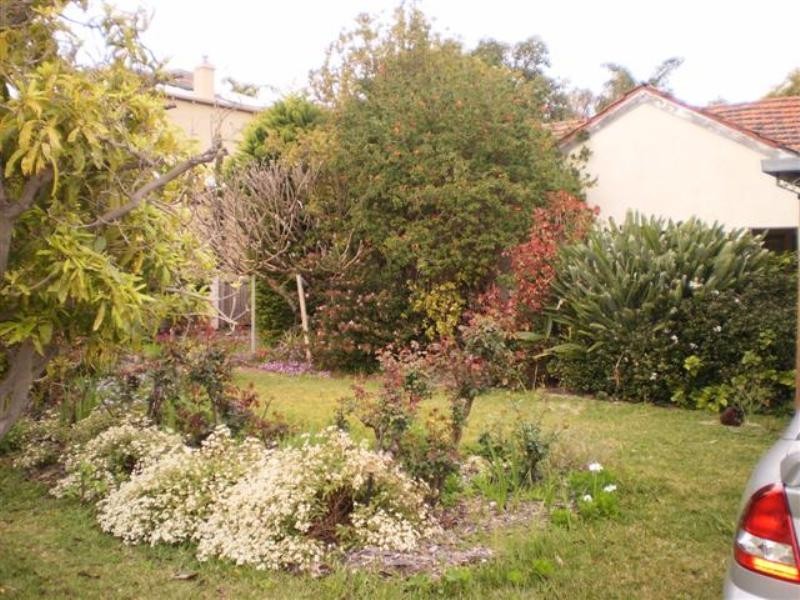 5 FLANAGAN Road, Applecross WA 6153