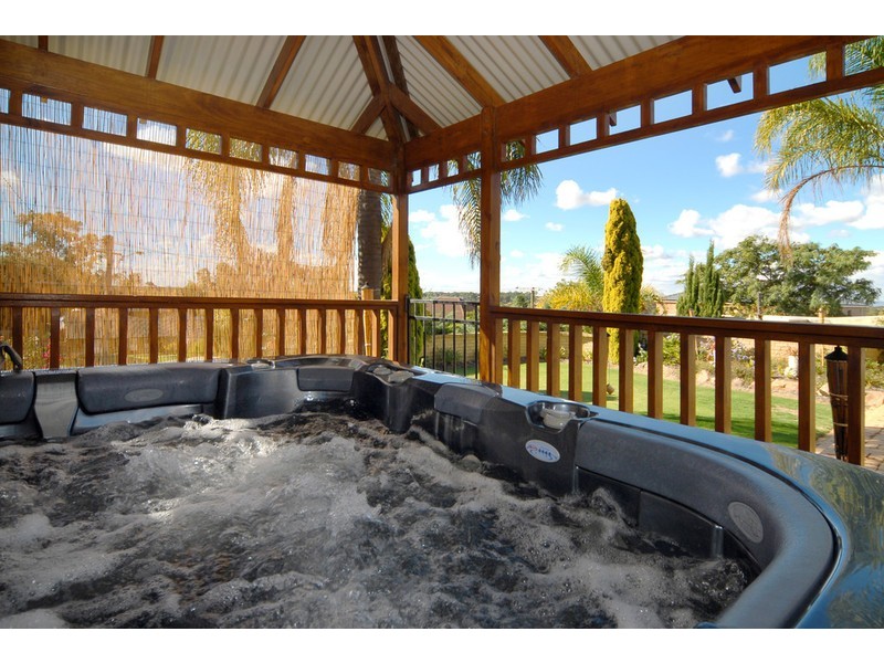 7 Yates Court, North Lake WA 6163