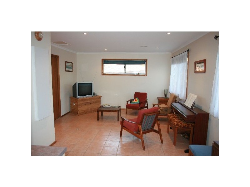 8 Lorimer Place, Wanniassa ACT 2903