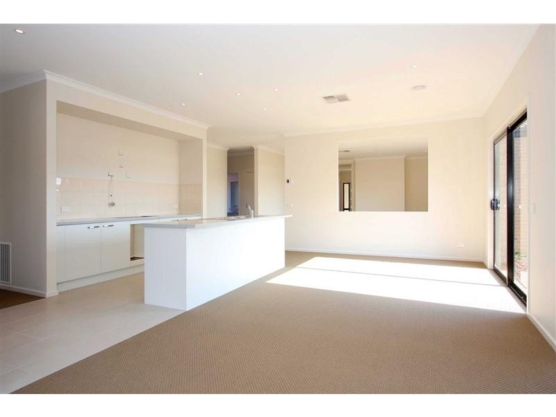 2 Eglington Court, Taylors Hill VIC 3037