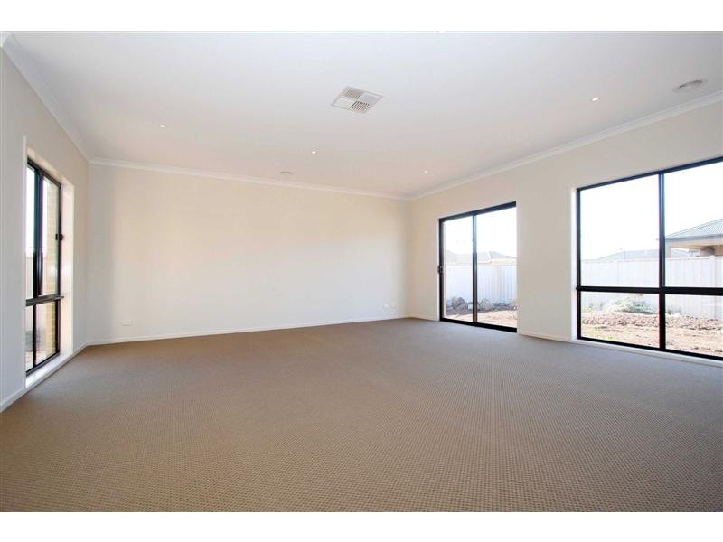 2 Eglington Court, Taylors Hill VIC 3037