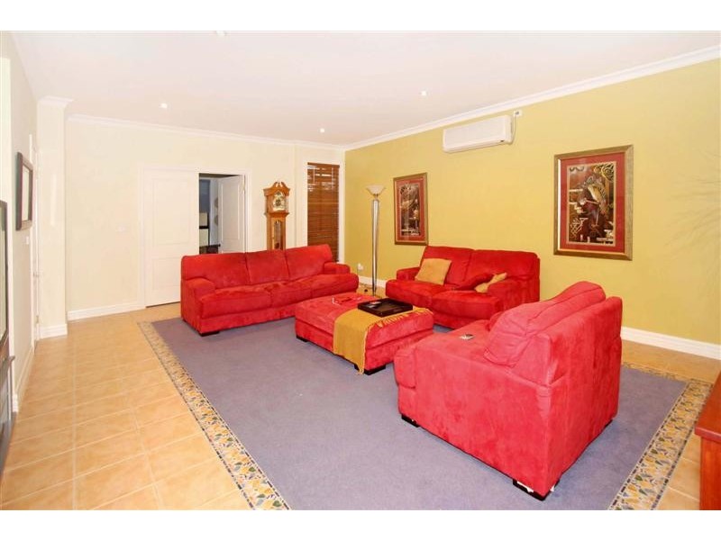 6 Queensberry Court, Hillside VIC 3037