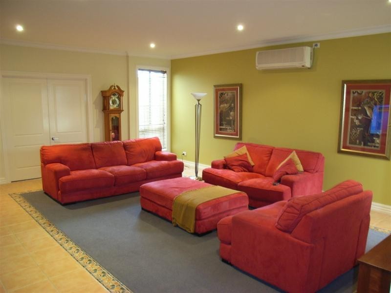 6 Queensberry Court, Hillside VIC 3037