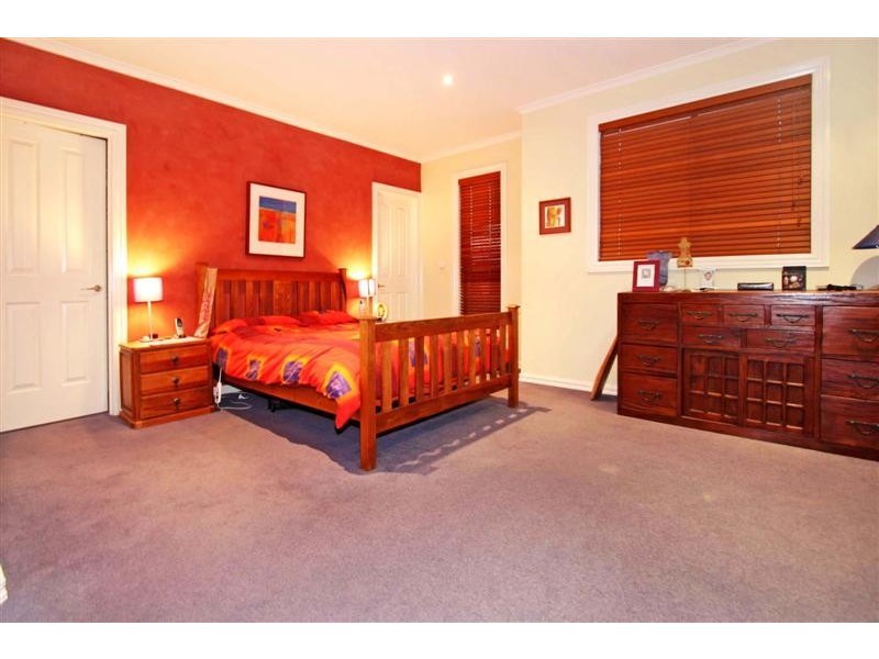 6 Queensberry Court, Hillside VIC 3037