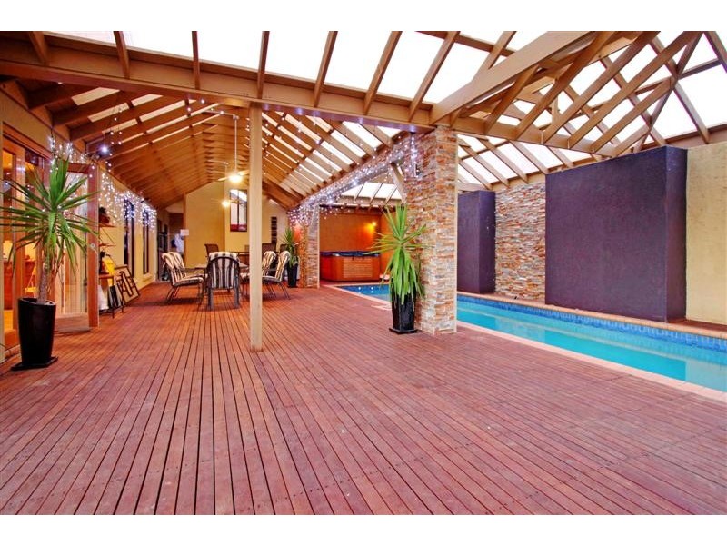 6 Queensberry Court, Hillside VIC 3037