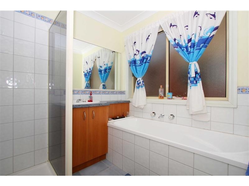 14 Wyperfeld Circuit, Caroline Springs VIC 3023