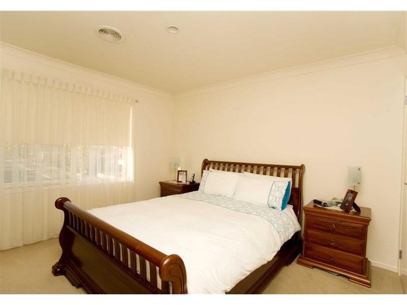 13 Wentworth Drive, Taylors Lakes VIC 3038