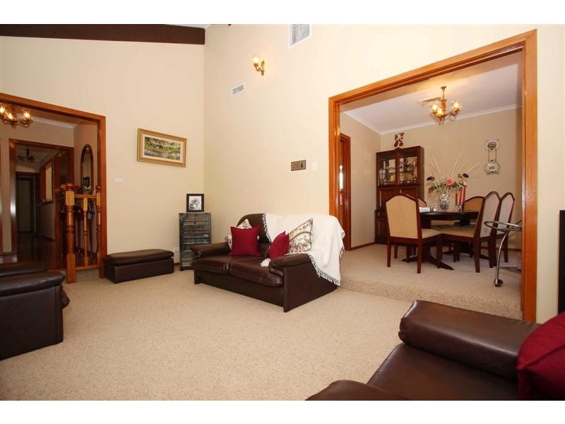 1 Wairou Street, Taylors Lakes VIC 3038