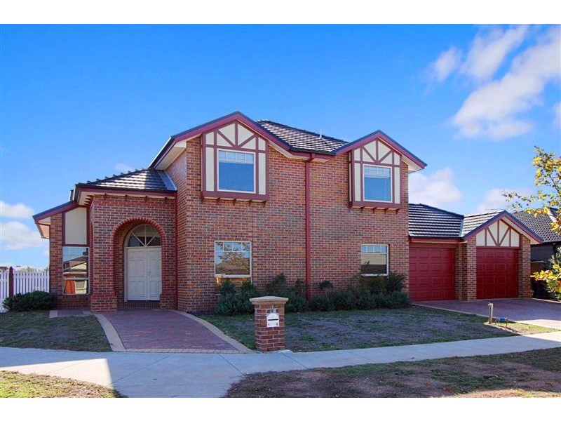 16 Heysen Park Way, Caroline Springs VIC 3023