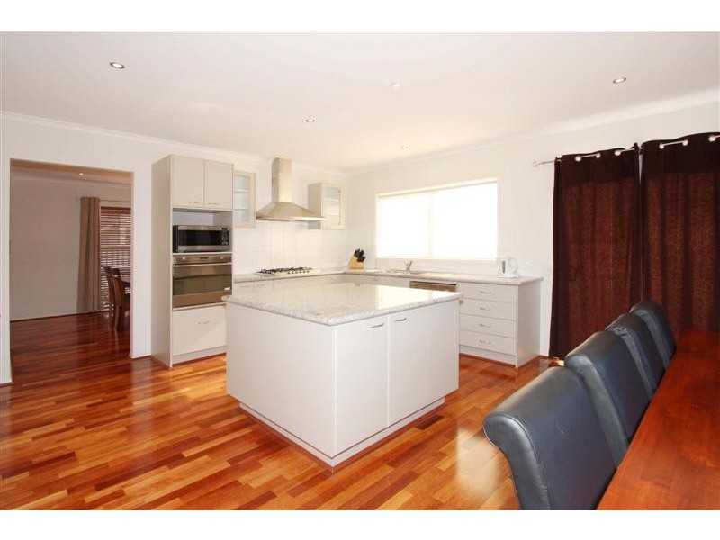 16 Heysen Park Way, Caroline Springs VIC 3023