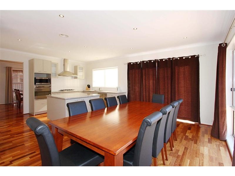 16 Heysen Park Way, Caroline Springs VIC 3023