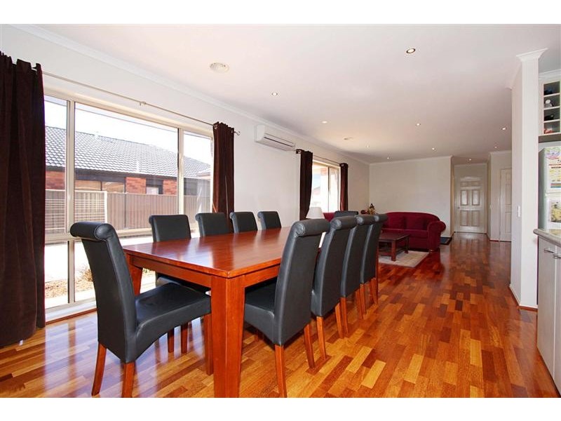 16 Heysen Park Way, Caroline Springs VIC 3023