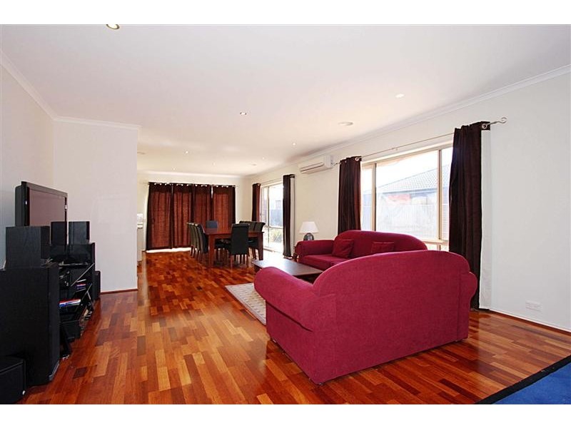 16 Heysen Park Way, Caroline Springs VIC 3023