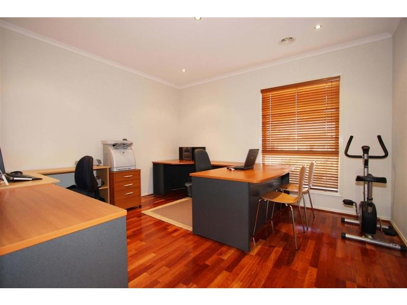 16 Heysen Park Way, Caroline Springs VIC 3023